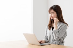 コールセンター業務は稼げるの？給与事情を紹介！
