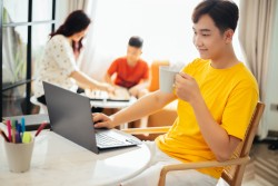 テレワークとは？在宅ワークとの違いや従業員、企業側それぞれのメリットデメリットを紹介