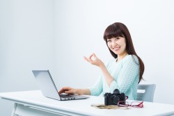 在宅ワークの副業で働く！稼げる仕事内容や稼ぎ方は？