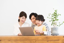 在宅ワークなら子育てしながら稼げる！おすすめのお仕事と意外な落とし穴とは？