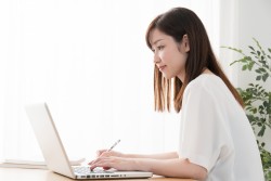 転勤族の妻が正社員になるために！資格取得は必要？