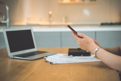 もう人間関係に悩まない！一人でできる仕事のメリットと選び方